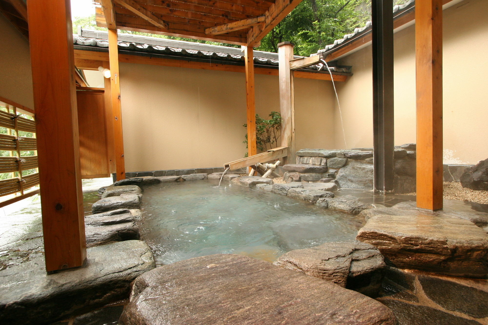 Zazan Minakami